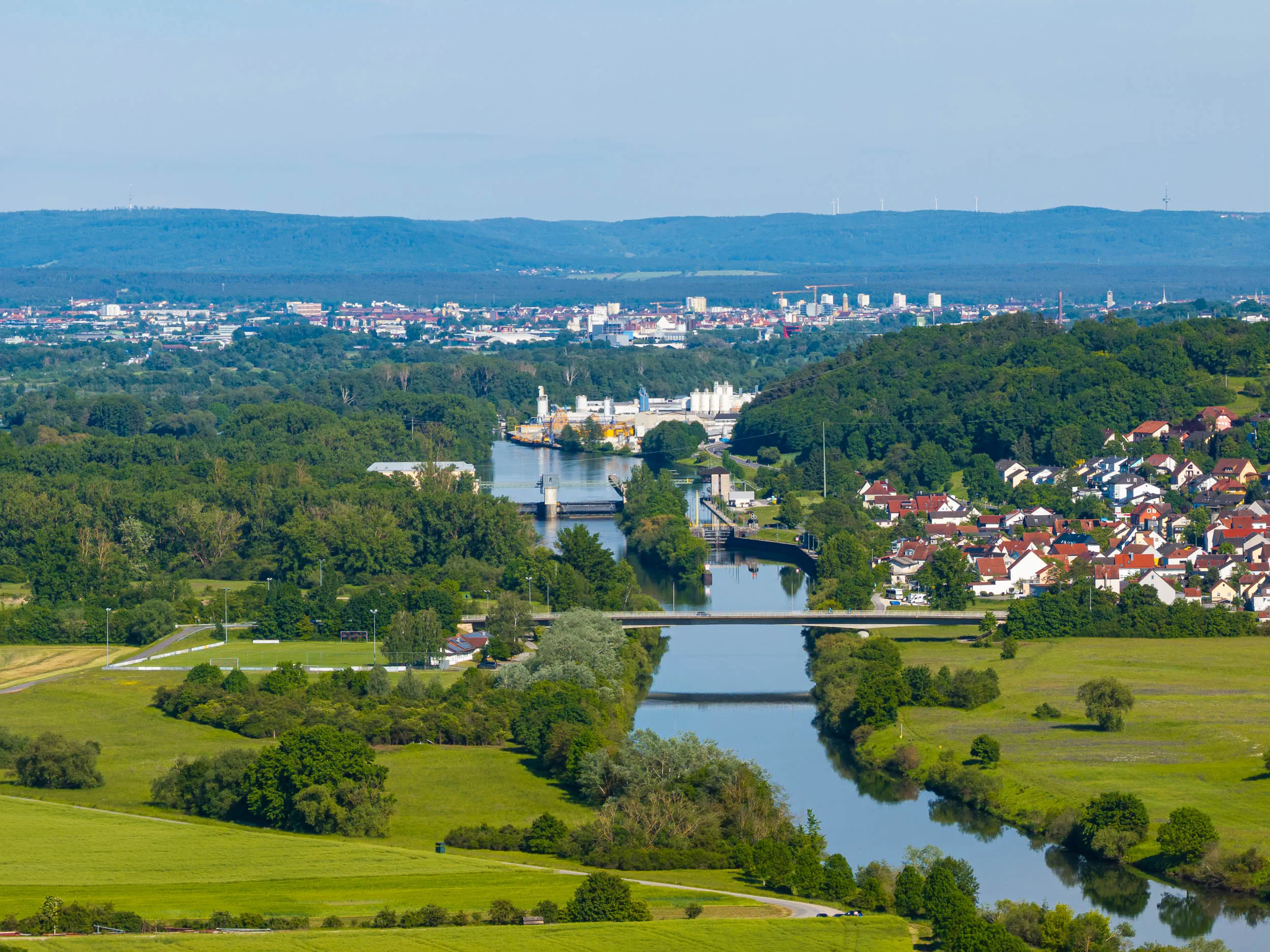 Die Lage am Main mit Bamberg am Horizont